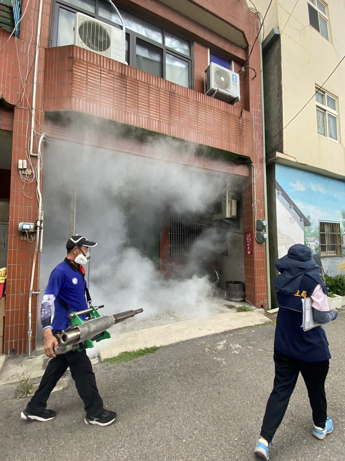 112年9月22日線西鄉衛生所登革熱防治噴藥活動照片3