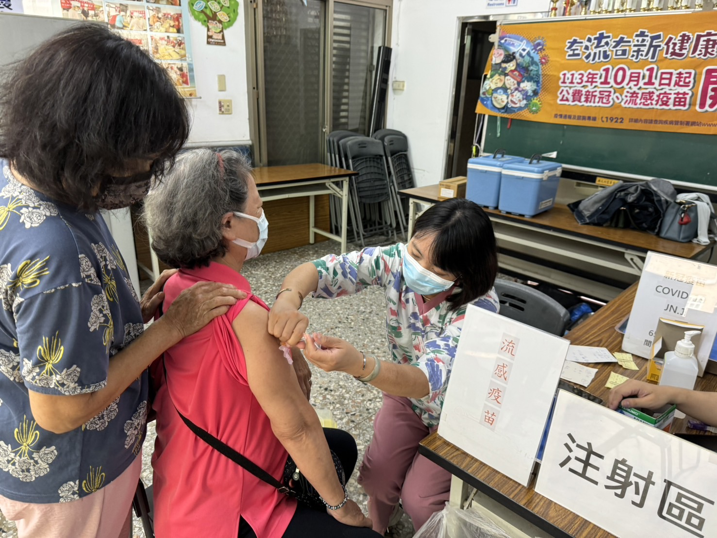 113年10月11日線西鄉寓埔村活動中心-免費流感疫苗施打服務照片3