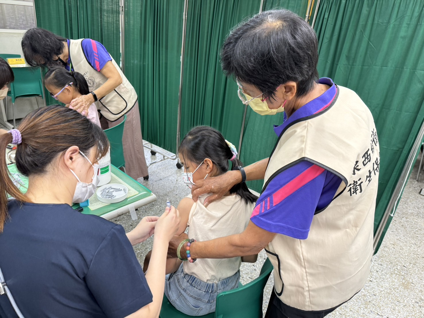 113年10月16日線西國小-校園流感疫苗施打活動照片6