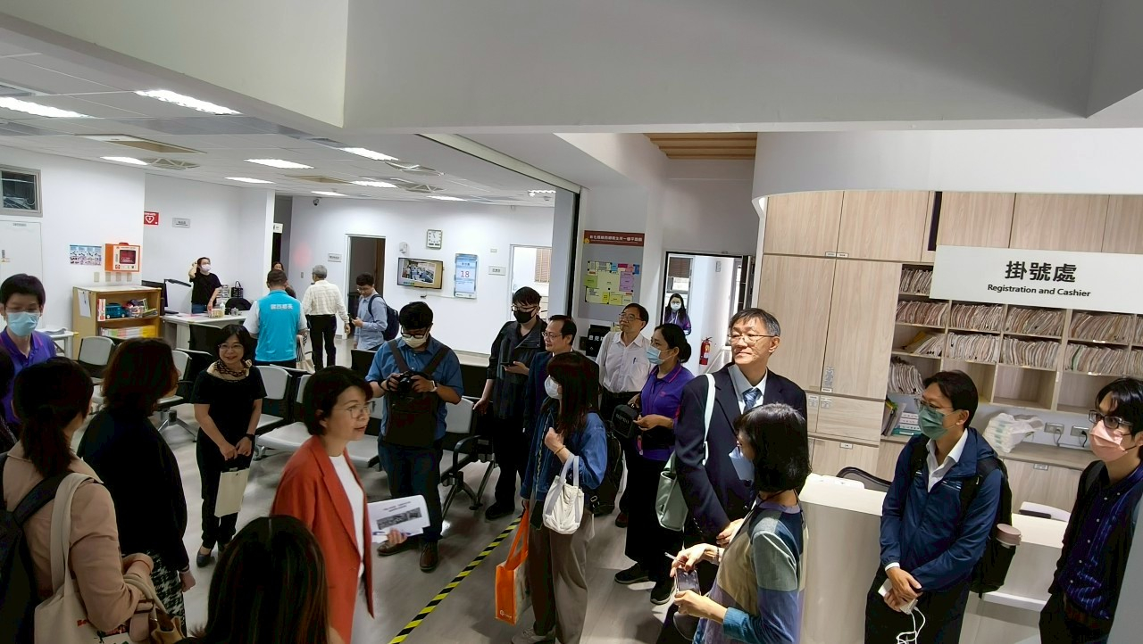 114年4月14日立法院社會福利及衛生環境委員會 ，蒞臨秀和日照中心及本所參訪活動照片3