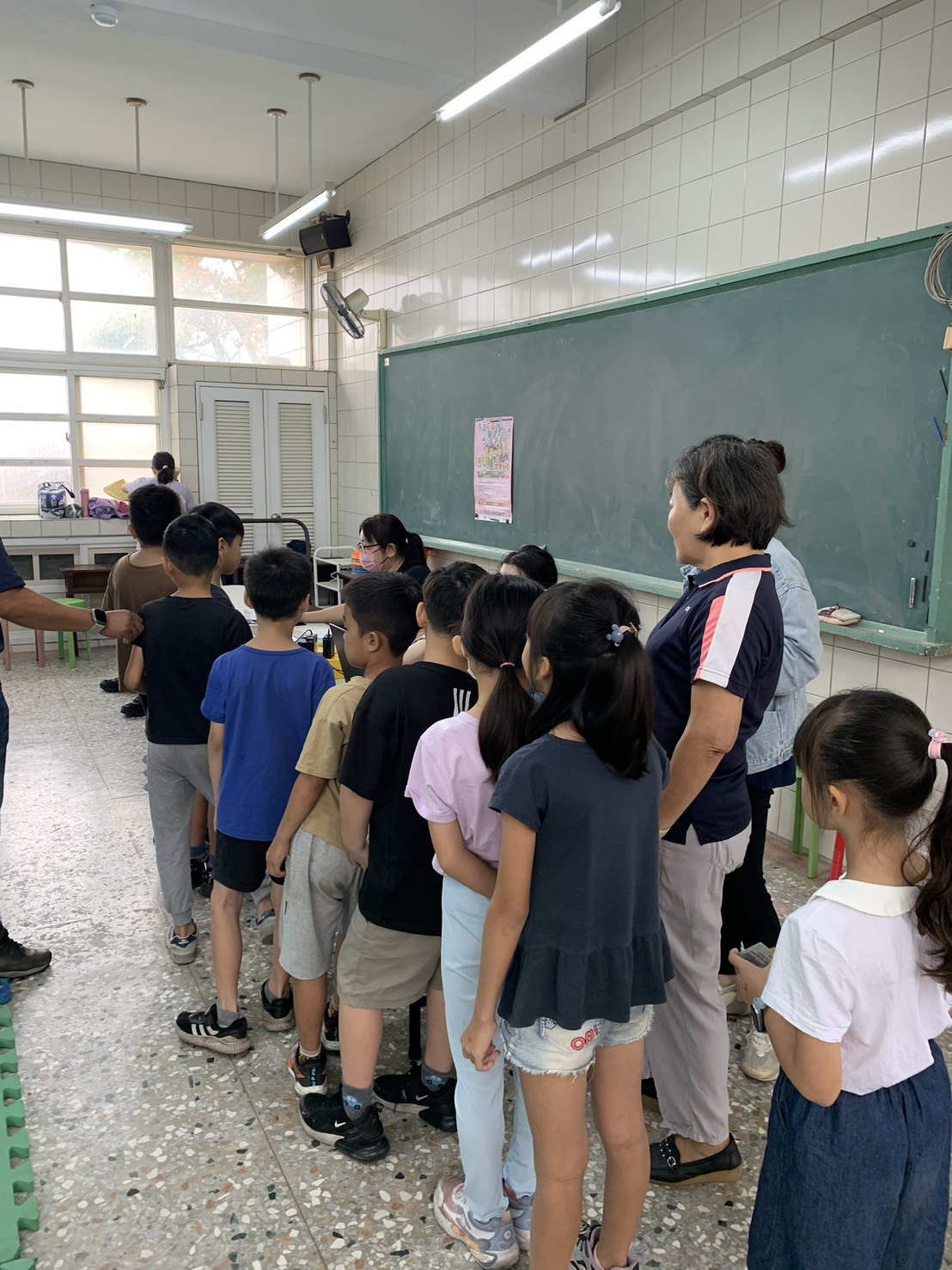 114年10月17日線西鄉曉陽國小-免費流感疫苗施打服務照片2