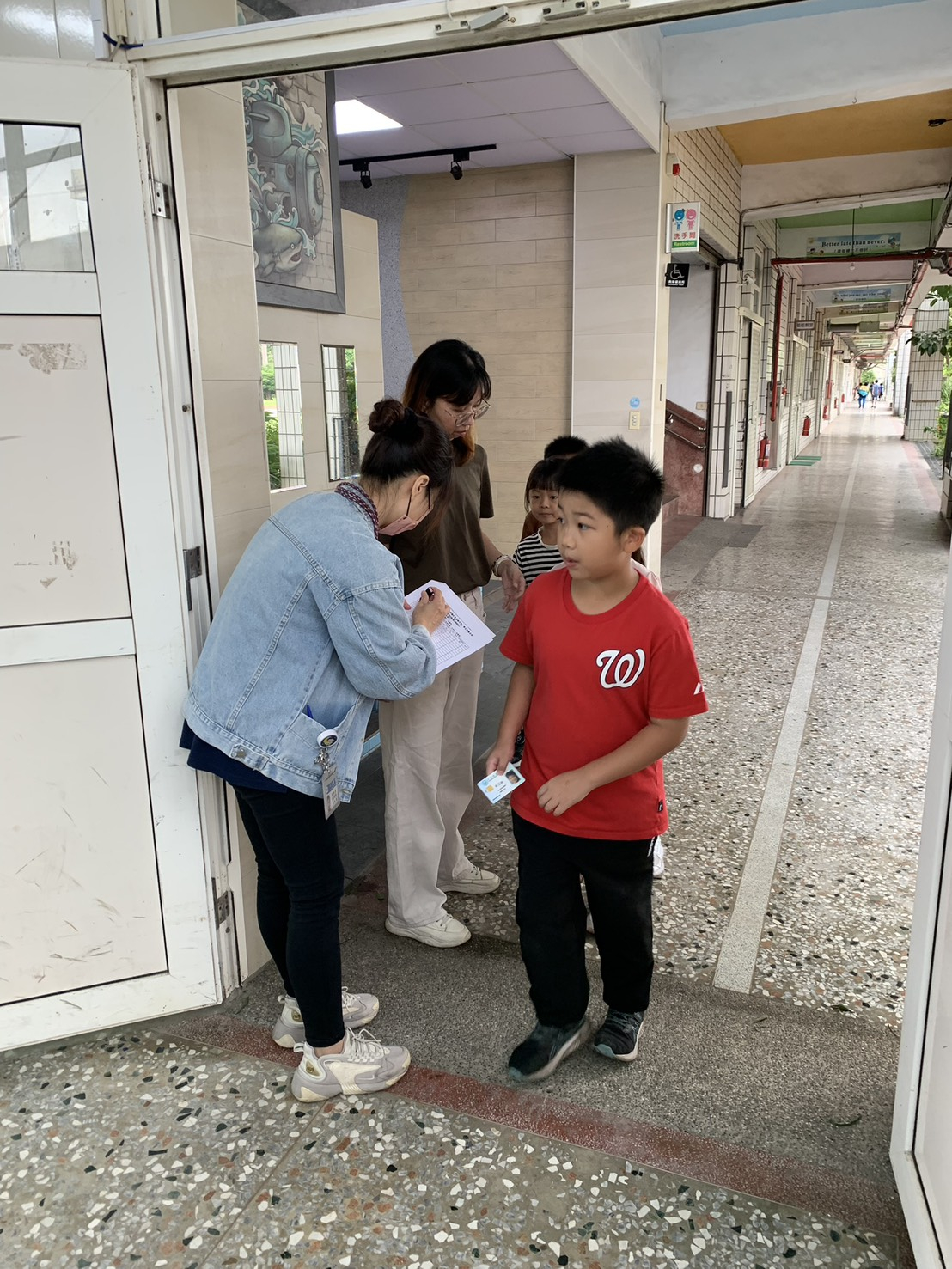 114年10月17日線西鄉曉陽國小-免費流感疫苗施打服務照片3