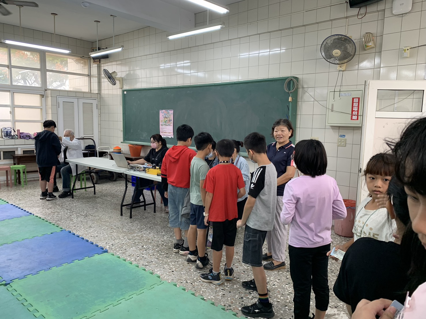 114年10月17日線西鄉曉陽國小-免費流感疫苗施打服務照片4