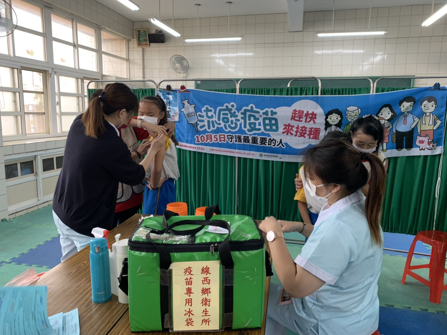 109年11月13日線西鄉衛生所校園施打公費流感活動-線西國中、曉陽國小照片4