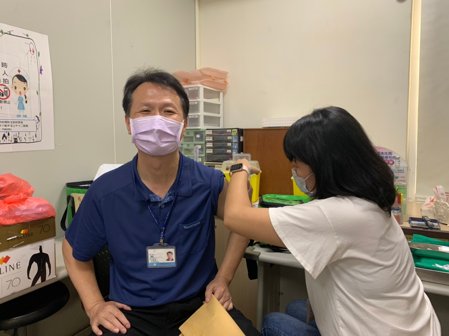 110年5月17日線西鄉衛生所同仁-COVID-19疫苗接種，保護自己保護他人照片2