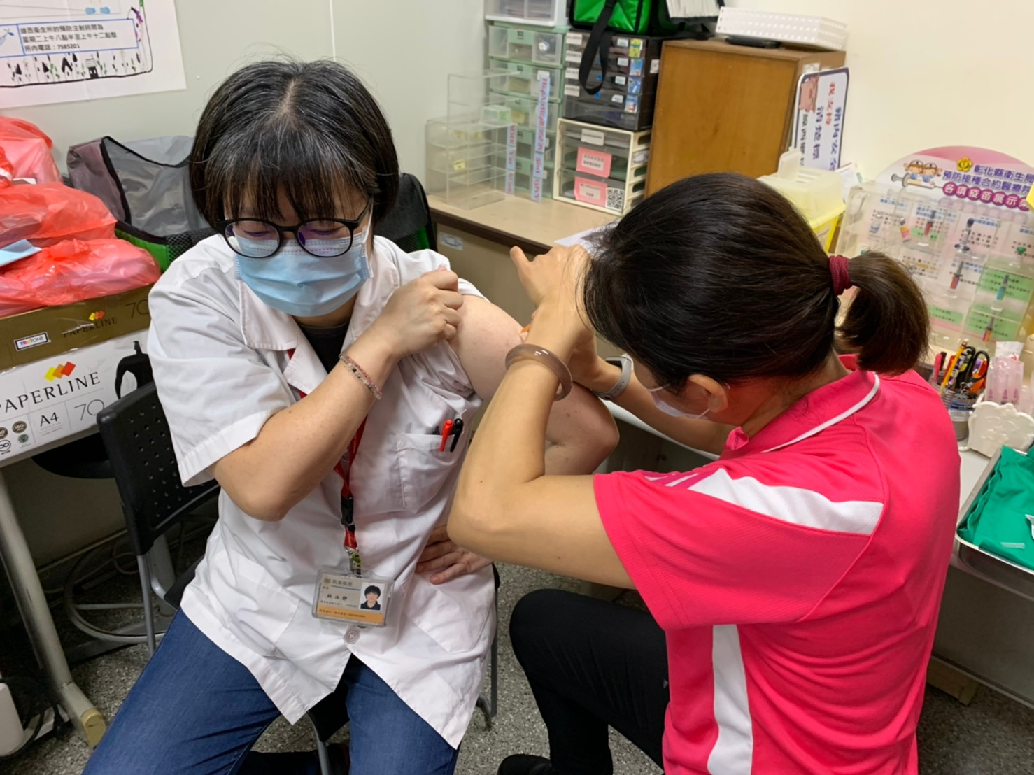 110年5月17日線西鄉衛生所同仁-COVID-19疫苗接種，保護自己保護他人照片5