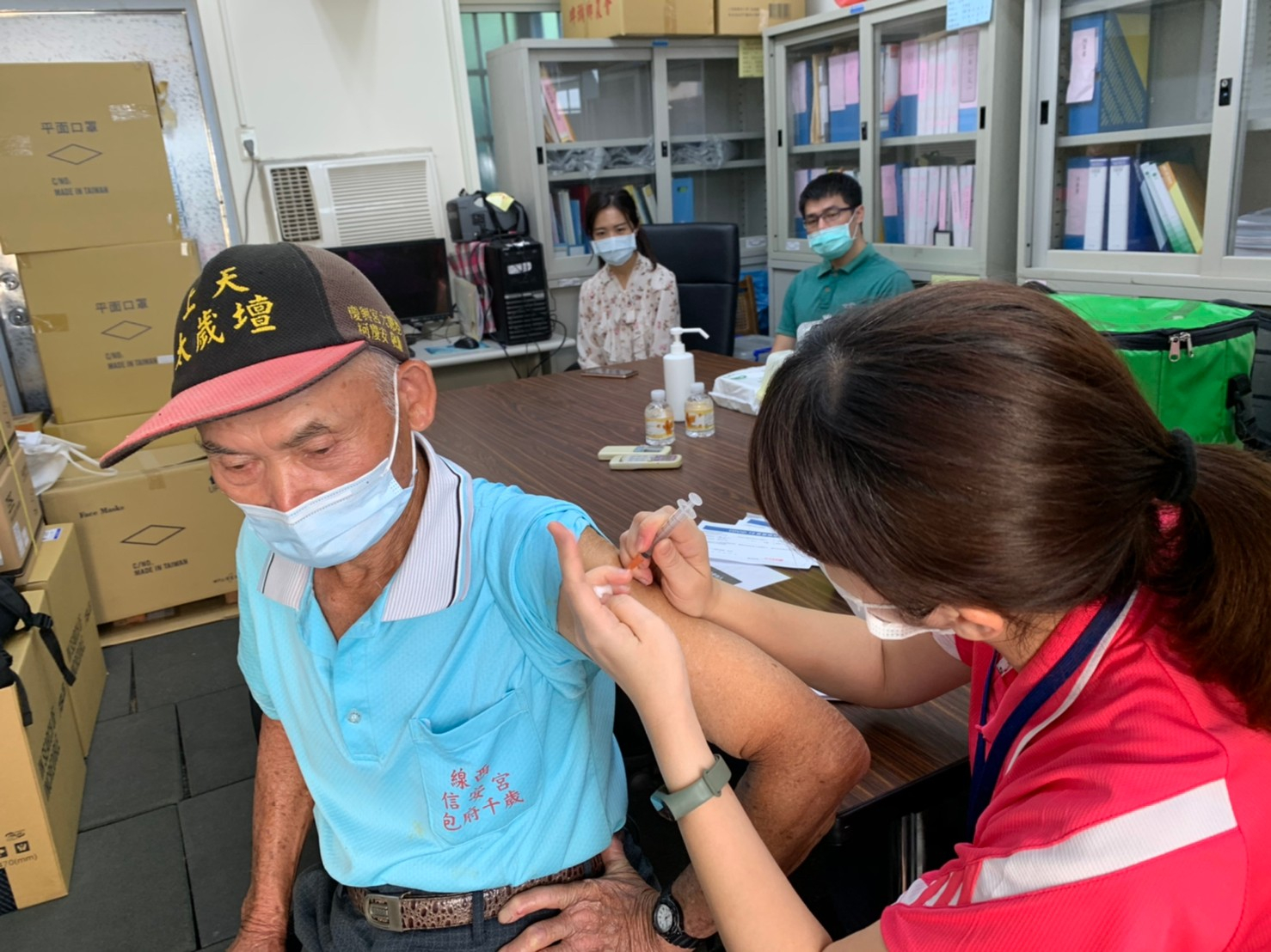 110年5月17日線西鄉衛生所同仁-COVID-19疫苗接種，保護自己保護他人照片6